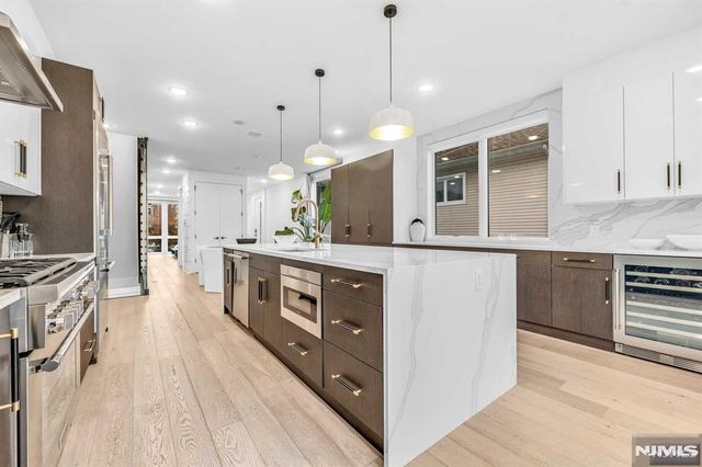 38 Hudson Avenue, Edgewater, NJ 07020