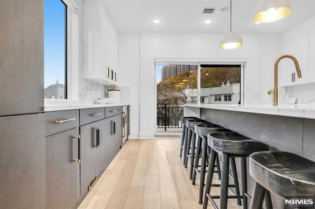 38 Hudson Avenue, Edgewater, NJ 07020