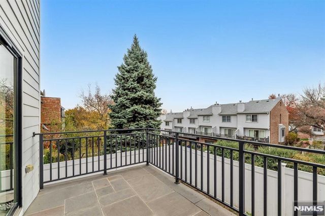 38 Hudson Avenue, Edgewater, NJ 07020