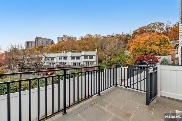 38 Hudson Avenue, Edgewater, NJ 07020