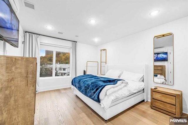 38 Hudson Avenue, Edgewater, NJ 07020