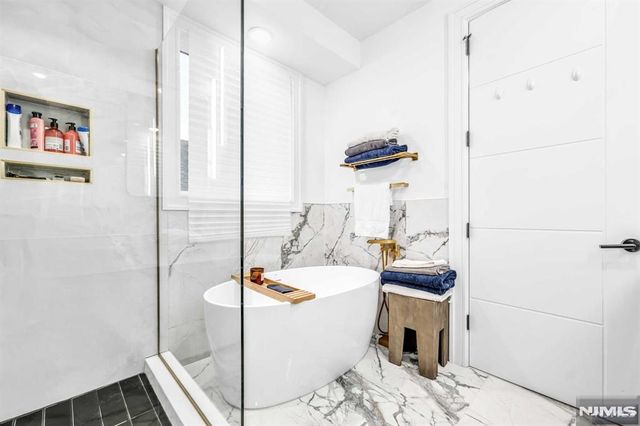 38 Hudson Avenue, Edgewater, NJ 07020