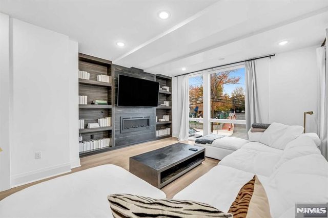 38 Hudson Avenue, Edgewater, NJ 07020