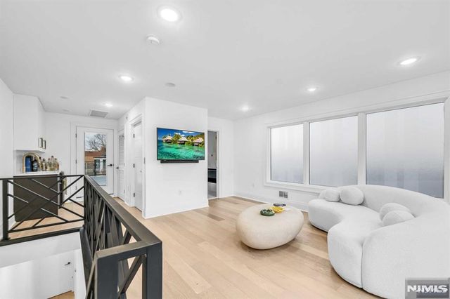 38 Hudson Avenue, Edgewater, NJ 07020