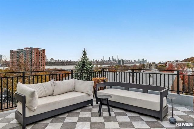 38 Hudson Avenue, Edgewater, NJ 07020