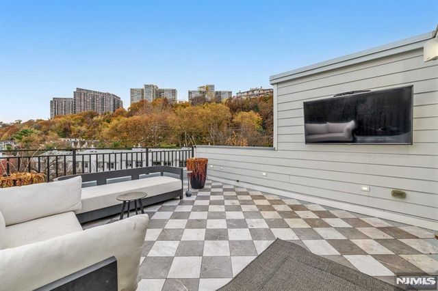 38 Hudson Avenue, Edgewater, NJ 07020