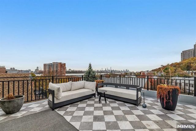 38 Hudson Avenue, Edgewater, NJ 07020