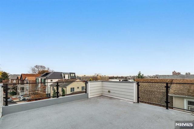 38 Hudson Avenue, Edgewater, NJ 07020