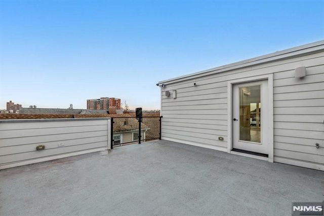 38 Hudson Avenue, Edgewater, NJ 07020