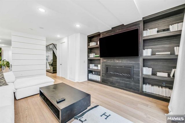 38 Hudson Avenue, Edgewater, NJ 07020