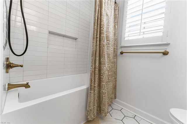 1869 Somersby LN, Virginia Beach, VA 23456