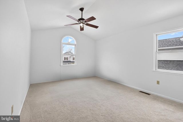 558 UPLAND ST, Pottstown, PA 19464