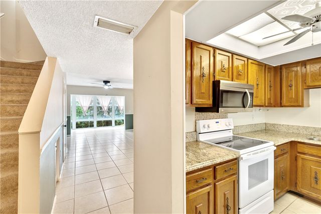 1901 Indian River Boulevard 210D, Vero Beach, FL 32960
