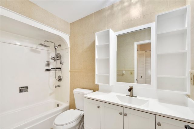 1901 Indian River Boulevard 210D, Vero Beach, FL 32960