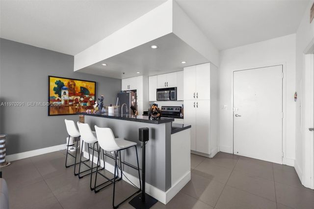 1401 SW 22nd St 1503, Miami, FL 33145