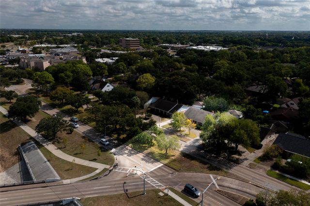 6119 S Braeswood Boulevard, Houston, TX 77096