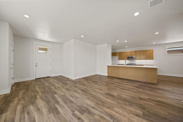 2633 NW Redwood Circle 25, Redmond, OR 97756