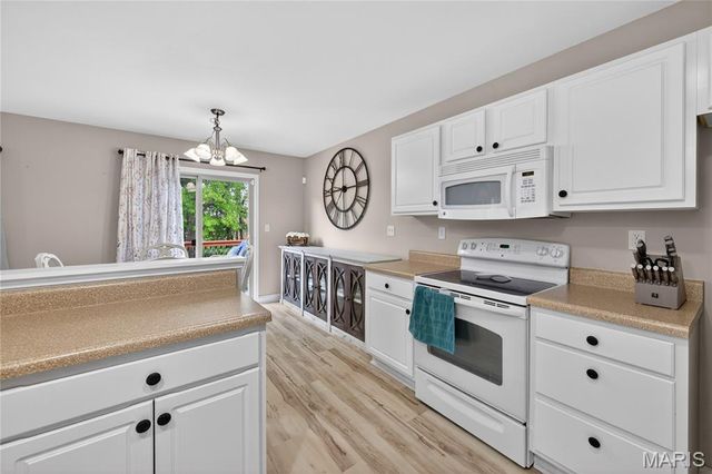 208 Prominence Lane, Lake St Louis, MO 63367