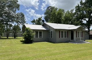 506 Clarksville, Bogata, TX 75417