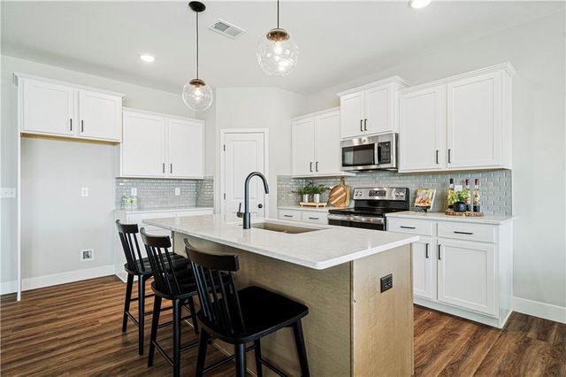 18375 W 205th Street, Spring Hill, KS 66083