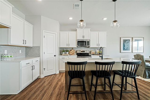 18375 W 205th Street, Spring Hill, KS 66083