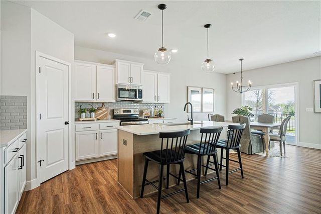 18375 W 205th Street, Spring Hill, KS 66083