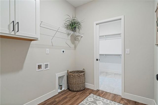 18375 W 205th Street, Spring Hill, KS 66083