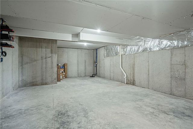 18375 W 205th Street, Spring Hill, KS 66083