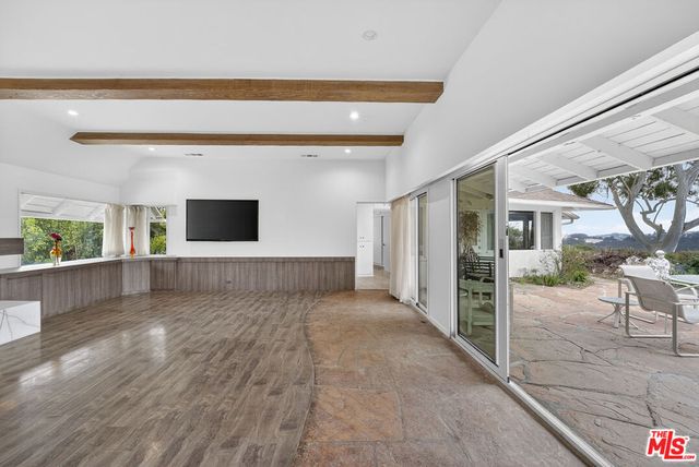 935 Linda Flora Drive, Los Angeles, CA 90049