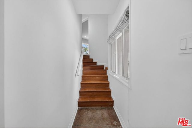 935 Linda Flora Drive, Los Angeles, CA 90049