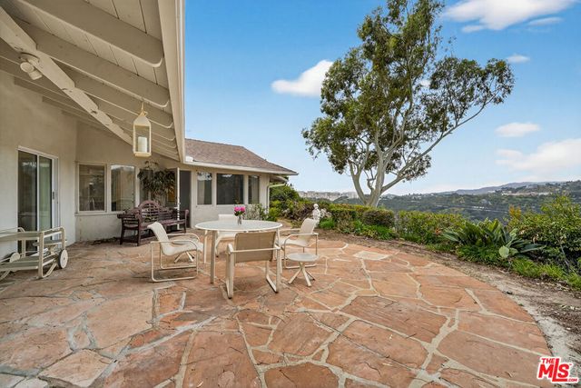 935 Linda Flora Drive, Los Angeles, CA 90049