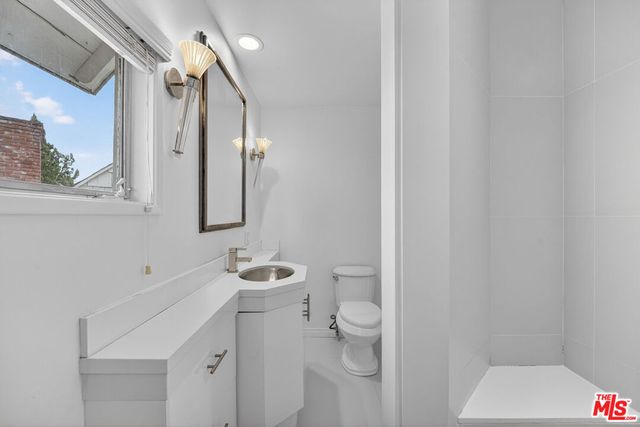 935 Linda Flora Drive, Los Angeles, CA 90049