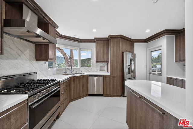 935 Linda Flora Drive, Los Angeles, CA 90049