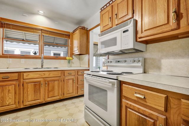 2009 Drexel Road, Lansing, MI 48915