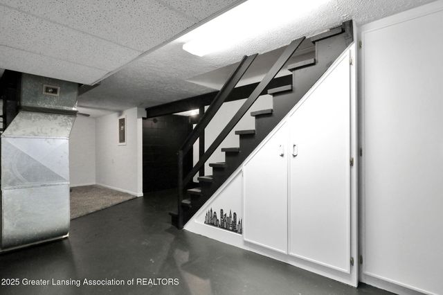 2009 Drexel Road, Lansing, MI 48915