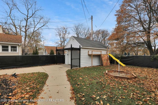 2009 Drexel Road, Lansing, MI 48915