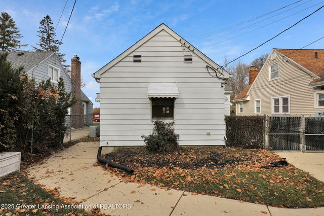 2009 Drexel Road, Lansing, MI 48915