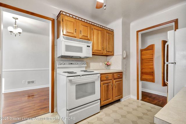 2009 Drexel Road, Lansing, MI 48915