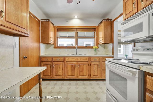 2009 Drexel Road, Lansing, MI 48915