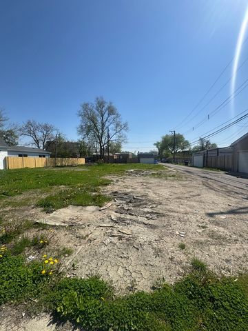 3347 W Iowa Street, Chicago, IL 60651