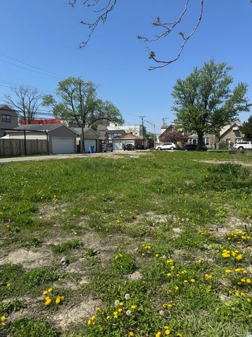 3347 W Iowa Street, Chicago, IL 60651