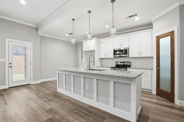 3611 Broken Bow Drive, Granbury, TX 76048