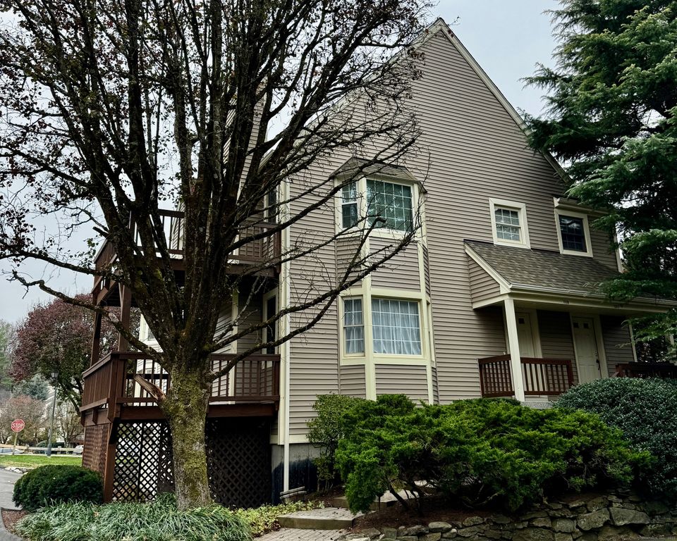 1118 Foxboro Drive 1118, Norwalk, CT 06851