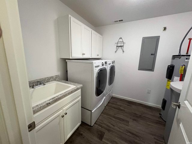 306 E Charter Drive, Muncie, IN 47303