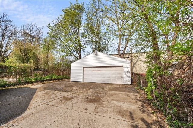 3426 W 65th Street, Cleveland, OH 44102