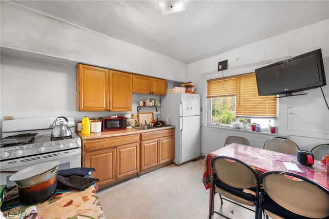 3426 W 65th Street, Cleveland, OH 44102