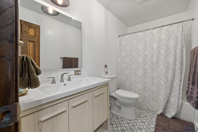 1235 KINGS RD, Rapid City, SD 57702