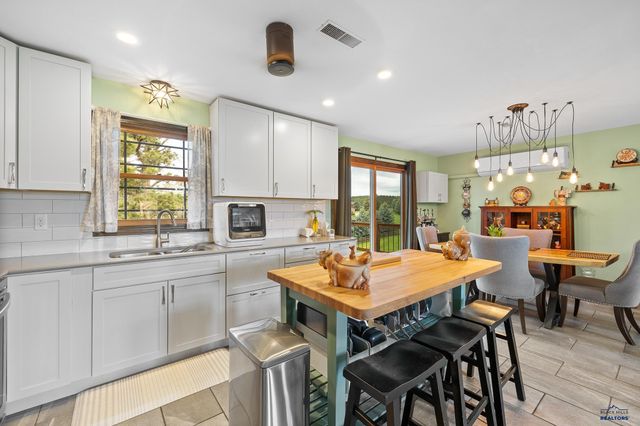 1235 KINGS RD, Rapid City, SD 57702