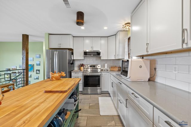 1235 KINGS RD, Rapid City, SD 57702