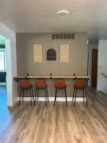 1014 Desert View Dr, Twin Falls, ID 83301